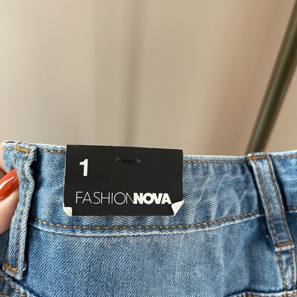 Fashion Nova Juniors Sz 1 Ripped Skinny/Distressed Jeans Medium Wash Blue - Picture 3 of 4